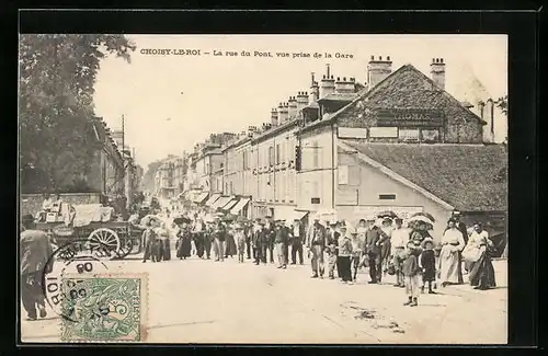 AK Choisy-le-Roi, La Rue du Pont, Vue prise de la Gare, Strassenpartie