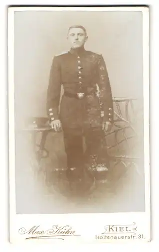 Fotografie Max Kühn, Kiel, Holtenauerstr. 31, Soldat in Uniform