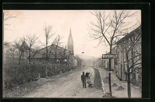 AK Montauville, Strassenpartie mit Kirche