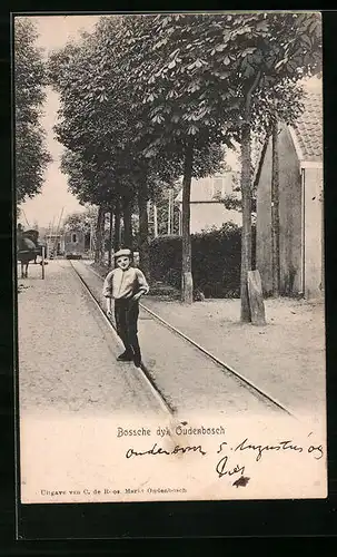 AK Oudenbosch, Bossche, Knabe auf der Strasse