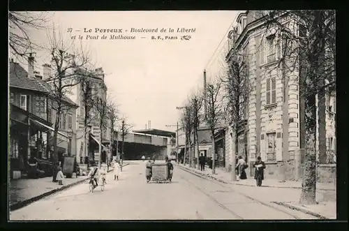 AK Le Perreux, Boulevard de la Liberte et le Pont de Mulhouse