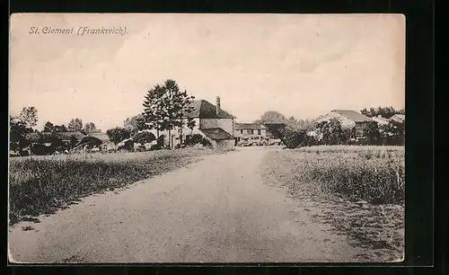 AK St. Clement, Strassenpartie mit Gebäudeansicht