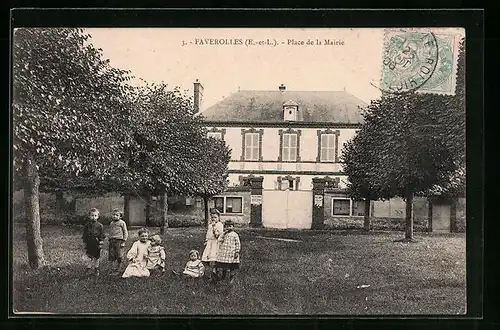 AK Faverolles, Place de la Mairie