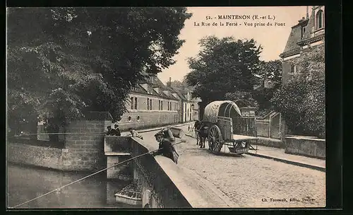 AK Maintenon, La Rue de la Ferté, Vue prise du Pont