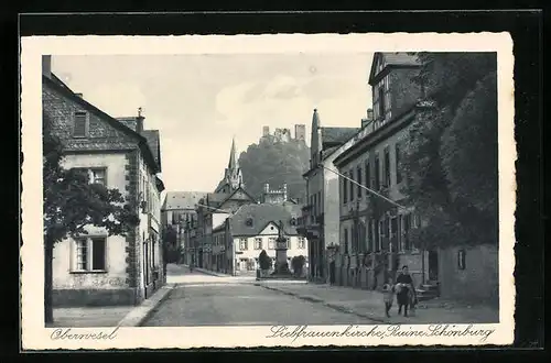 AK Oberwesel, Strassenpartie an der Liebfrauenkirche, Ruine Schönberg