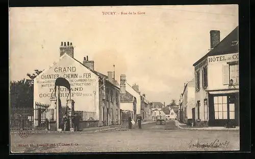 AK Toury, Rue de la Gare, Grand Chantier du Chemin de Fer