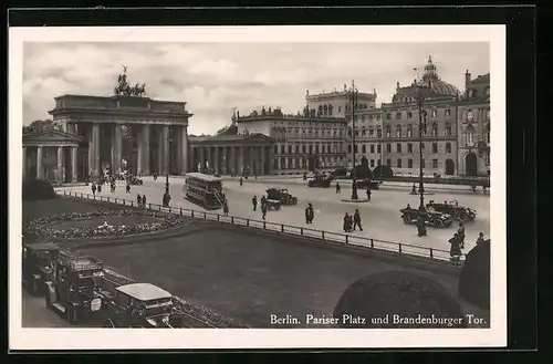 AK Berlin, Brandenburger Tor und Pariser Platz