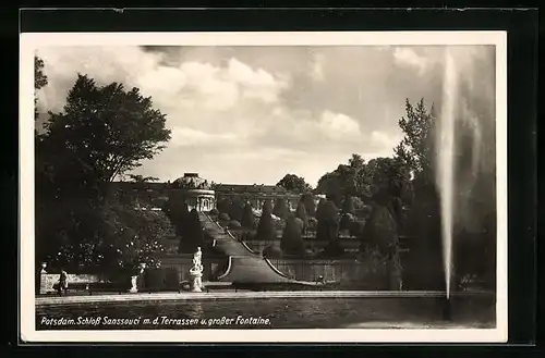 AK Potsdam, Schloss Sanssouci mit Terrasseb und grosser Fontaine