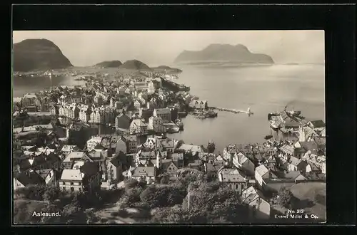 AK Aalesund, Ortsansicht am Wasser aus der Vogelschau