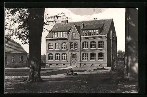 AK Lindow /Mark, Zentralschule im Sonnenschein