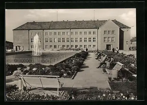 AK Pasewalk, Ernst-Thälmann-Platz mit Rat des Kreises