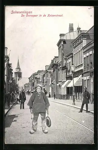 AK Scheveningen, De Omroeper in de Keizerstraat, der Ausrufer