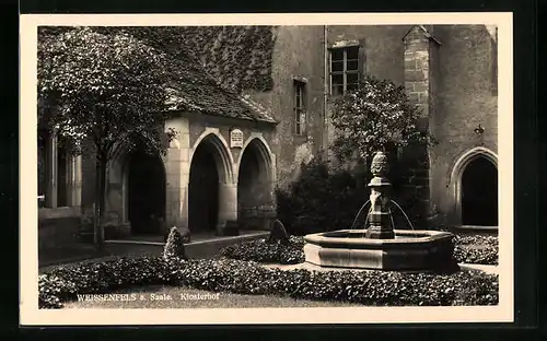 AK Weissenfels a. Saale, Klosterhof mit Springbrunnen