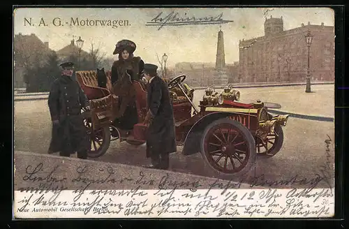 AK NAG-Motorwagen mit edler Dame