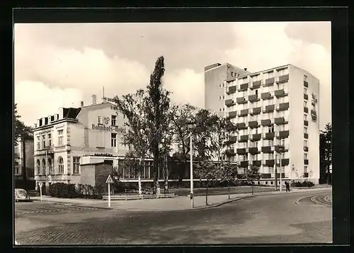 AK Rostock, HOG Bahnhofs-Hotel von der Strasse aus