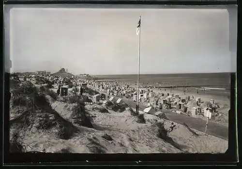 Fotografie unbekannter Fotograf, Ansicht Norderney, Badestrand mit Strandkörben