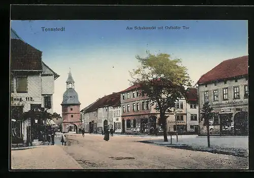 AK Tennstedt, Strassenpartie am Schuhmarkt mit Osthöfer Tor