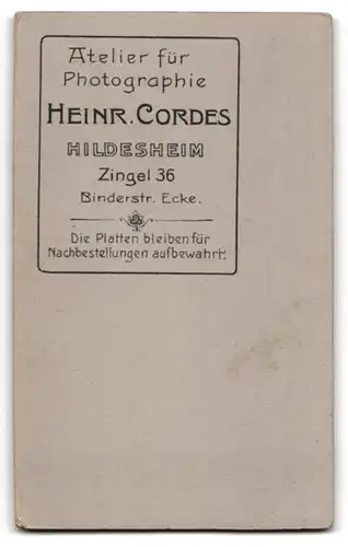 Fotografie Atelier Heinr. Cordes, Hildesheim, Zingel 36, Bürgerlicher mit abstehenden Ohren und Schnauzer