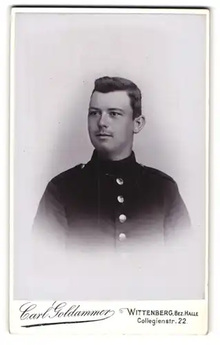 Fotografie Carl Goldhammer, Wittenberg Bez. Halle, Collegienstr. 22, Portrait Soldat in Uniform