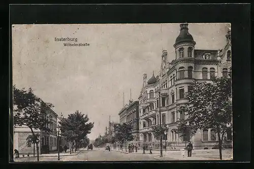 AK Insterburg, Wilhelmstrasse mit Passanten