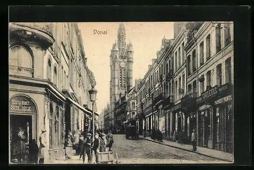 AK Douai, Ortsansicht mit Strassenpartie