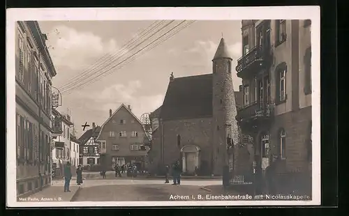 AK Achern i. B., Eisenbahnstrasse mit Nicolauskapelle