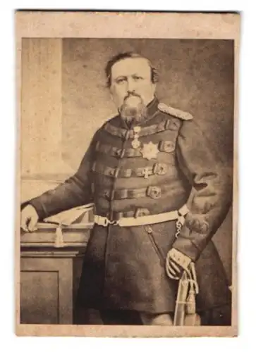 Fotografie unbekannter Fotograf und Ort, Portrait König Friedrich VII. von Dänemark in Uniform mit Orden