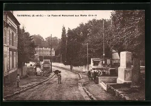 AK Thiverval, La Place et Monument aux Morts