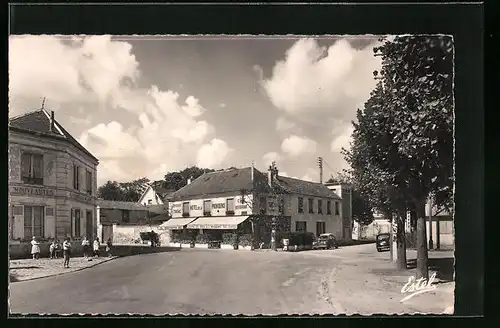 AK Voisins-le-Bretonneux, La Place