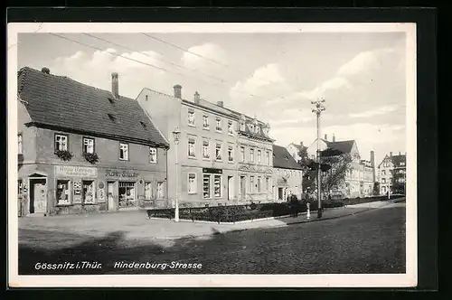 AK Gössnitz i. Thür., Hindenburg-Strasse mit Geschäften