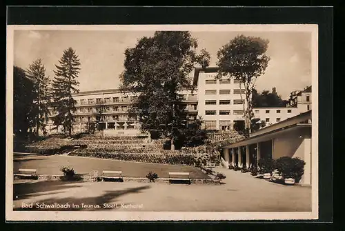 AK Bad Schwalbach i. Taunus, Staatl. Kurhotel mit Grünanlage