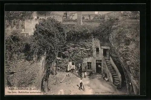 AK Doué-la-Fontaine, Une Cave, Habitation souterraine