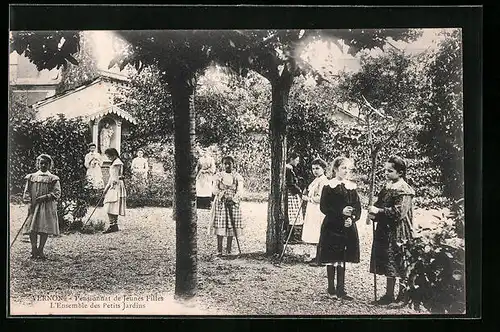 AK Vernon, Pensionnat de Jeunes Filles, L`Ensemble des Petits Jardins