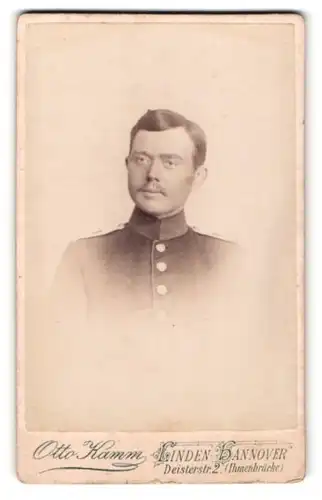 Fotografie Otto Kamm, Linden, Deisterstrasse 2, Junger Soldat in Uniform mit kindlichen Gesichtszügen