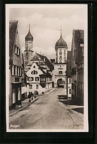 AK Burgau, Strassenpartie mit Torbogen