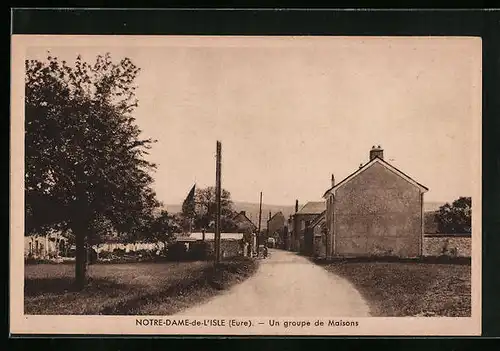 AK Notre-Dame-de-L'Isle, Un groupe de Maisons