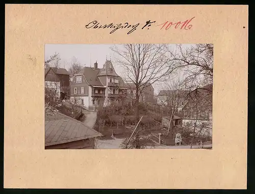 Fotografie Brück & Sohn Meissen, Ansicht Oberkipsdorf i. Erzg., Partie am Dorfplatz mit Wohnhäusern