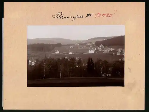 Fotografie Brück & Sohn Meissen, Ansicht Bärenfels i. Erzg., Blick auf den Ort mit Wohnhäusern