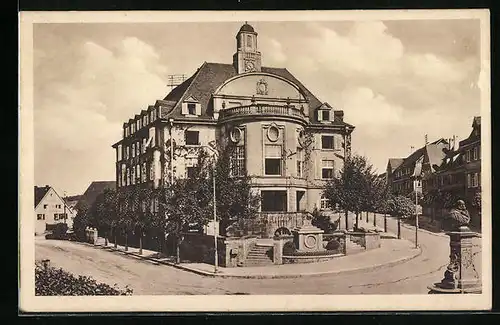 AK Donaueschingen, Strassenpartie mit Rathaus