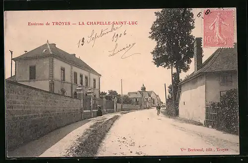 AK La Chapelle-Saint-Luc, Une rue