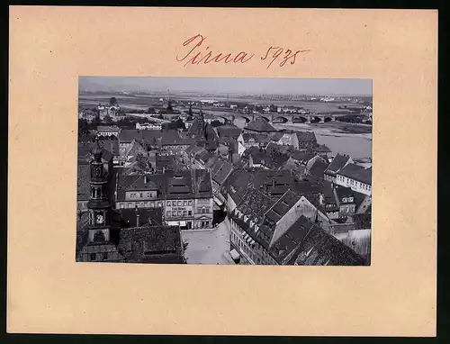 Fotografie Brück & Sohn Meissen, Ansicht Pirna a. Elbe, Blick auf den Ort mit Handlung Emil Ramm, Modewarenhaus, Rathaus