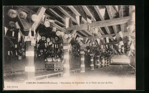 AK Fère-en-Tardenois, Décorations de l`intérieur de la Halle un jour de Fete