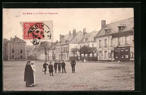 AK La Fère, La Place de l`Esplanade