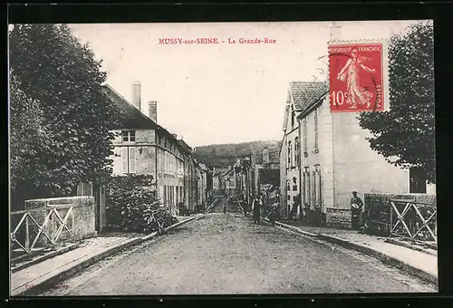 AK Mussy-sur-Seine, la Grande-Rue