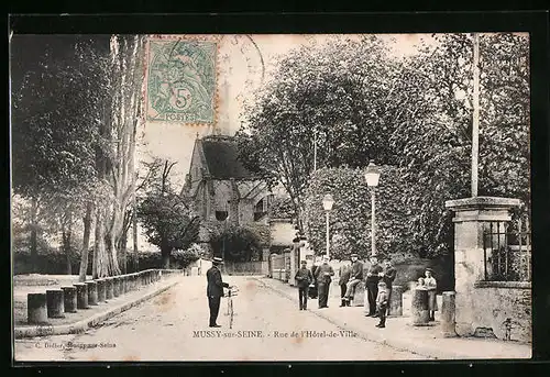 AK Mussy-sur-Seine, Rue de l'Hotel-de-Ville