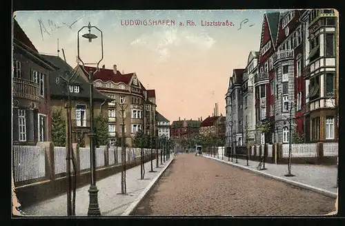 AK Ludwigshafen a. Rh., Lisztstrasse mit Villen und gerade erst gepflanzten Bäumen