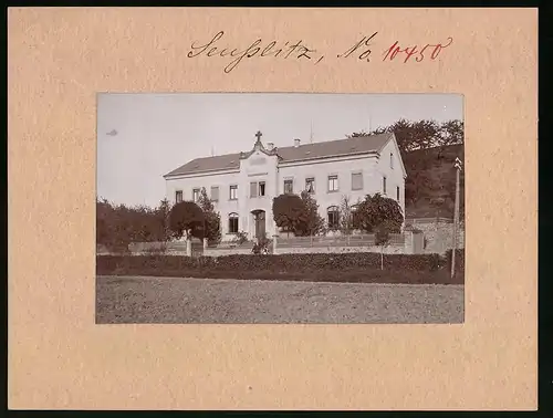 Fotografie Brück & Sohn Meissen, Ansicht Seusslitz, Schule, Schulhaus