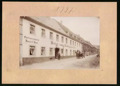 Fotografie Brück & Sohn Meissen, Ansicht Wechselburg, Strassenpartie am Hotel Sächsischer Hof, Wohnhäuser