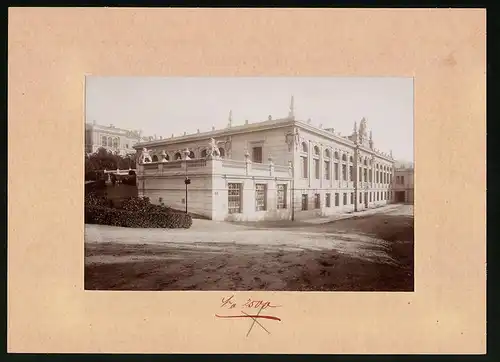 Fotografie Brück & Sohn Meissen, Ansicht Bilin, Partie am Versandhaus Sauerbrunn, Greifen Statue