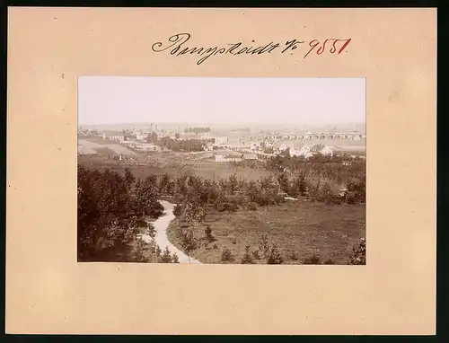 Fotografie Brück & Sohn Meissen, Ansicht Burgstädt i. Sa., Blick auf die Stadt mit Viadukt